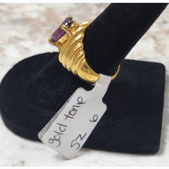 New Amethyst Gold Toned Ring - Picture 7 of 8
